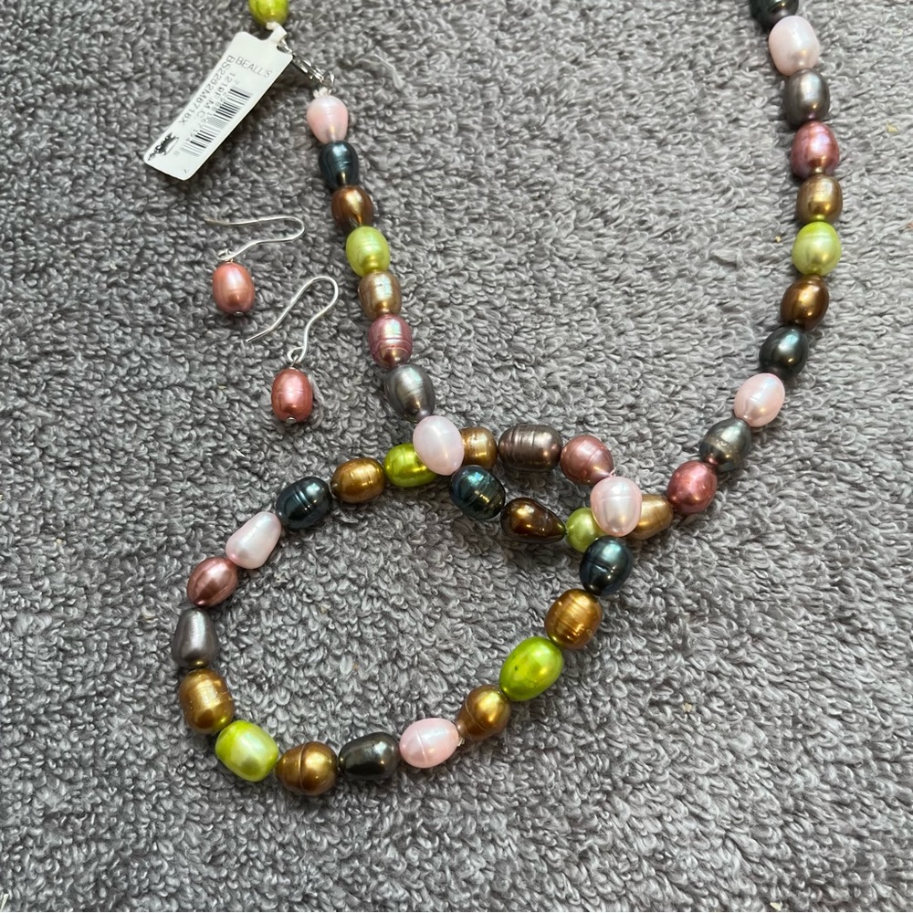 Freshwater Pearl Necklace,Stretch Bracelet And Earrings Set.